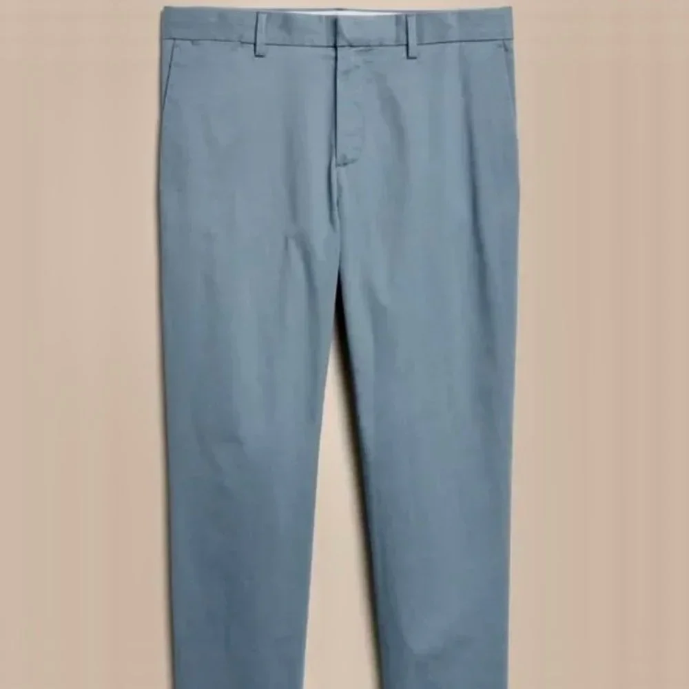 NWOT Banana Republic Tapered Rapid Movement Chino Washed Denim